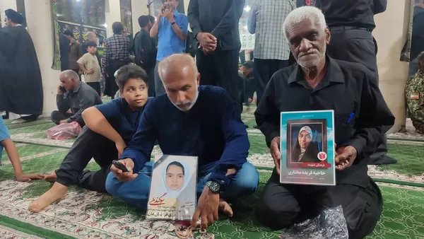 چهارمین ماهگرد شهدای دانش_آموز میناب با حضور گسترده مردم برگزار شد